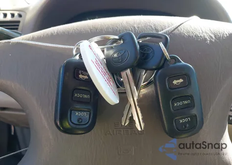 2004 Toyota Camry Le z USA, uszkodzony, nr VIN 4T1BE32K14U837814